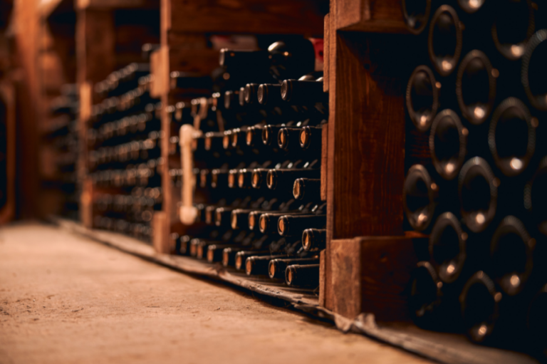 Mercato vinicolo USA: declino dei consumi e lievi segni di ripresa per le esportazioni italiane